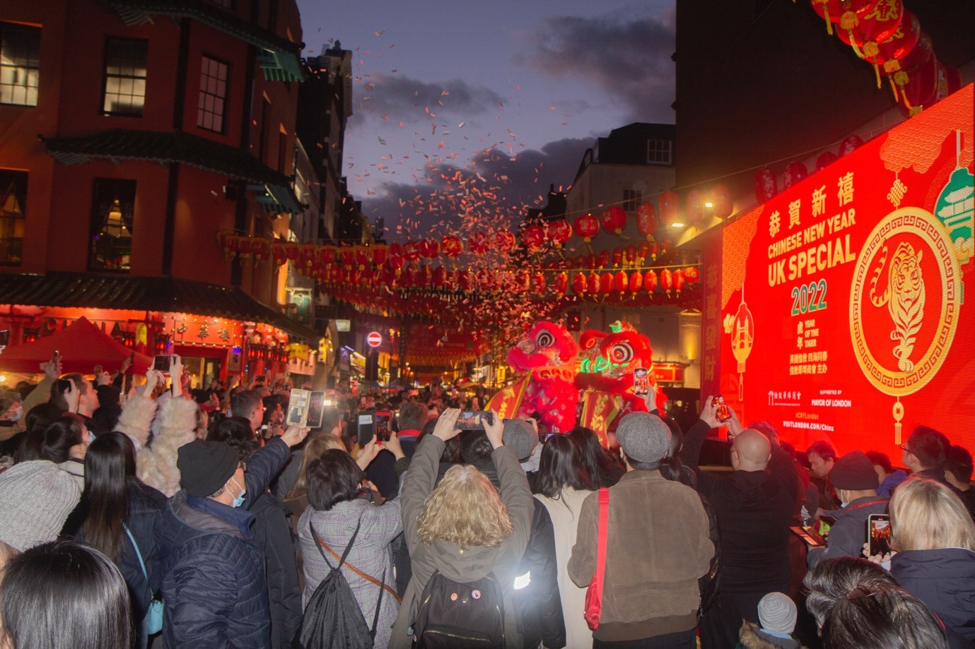 Crowds watch the screened performance (1) - credit Zeng Haoxin.jpg